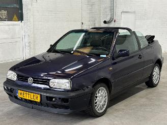 damaged passenger cars Volkswagen Golf 1.8 Cabrio  Benzine 1.781cc 55kW (75pk) FWD 1996/10