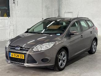 krockskadad bil auto Ford Focus 1.0 Ti-VCT EcoBoost 12V 100 Combi/o  Benzine 998cc 74kW (101pk) FWD 2014/1
