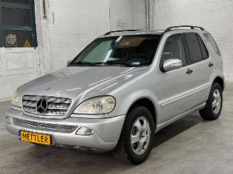 Vaurioauto  passenger cars Mercedes ML 270 2.7 CDI 20V SUV  Diesel 2.685cc 120kW (163pk) 4x4 2005/1