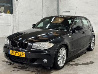 Voiture accidenté BMW 1-serie 116i 1.6 16V Hatchback 4Dr Benzine 1.596cc 85kW (116pk) RWD 2006/9