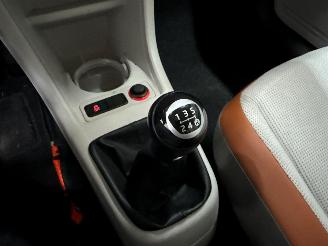Volkswagen Up! 1.0 12V 75 Hatchback  Benzine 999cc 55kW (75pk) FWD picture 18