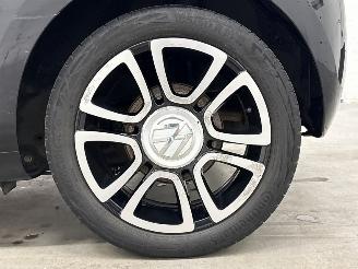 Volkswagen Up! 1.0 12V 75 Hatchback  Benzine 999cc 55kW (75pk) FWD picture 23