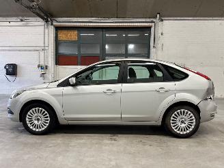 Ford Focus 1.6 16V Hatchback  Benzine 1.596cc 74kW (101pk) FWD picture 2