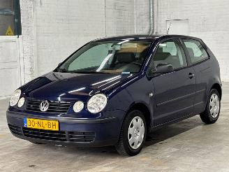 krockskadad bil auto Volkswagen Polo 1.4 16V Hatchback  Benzine 1.390cc 55kW (75pk) FWD 2003/11