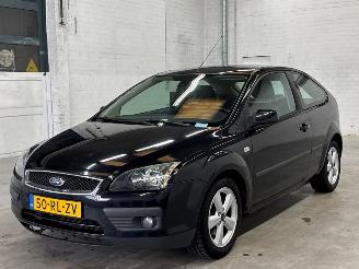 skadebil auto Ford Focus 1.6 16V Hatchback  Benzine 1.596cc 74kW (101pk) FWD 2005/6