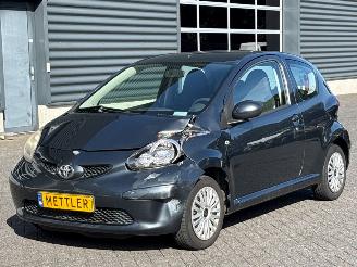 krockskadad bil auto Toyota Aygo 1.0 12V VVT-i Hatchback  Benzine 998cc 50kW (68pk) FWD 2006/3