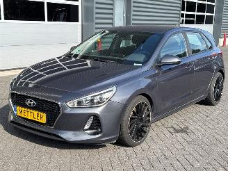 krockskadad bil auto Hyundai I-30 1.4 T-GDI 16V Hatchback  Benzine 1.353cc 103kW (140pk) FWD 2017/3