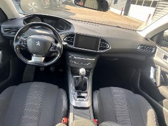 Peugeot 308 1.2 12V e-THP PureTech 130 picture 2