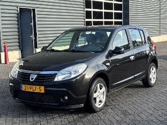 krockskadad bil auto Dacia Sandero 1.2 16V Hatchback  Benzine 1.149cc 55kW (75pk) FWD 2011/2