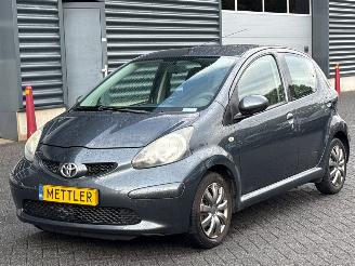 Unfallwagen Toyota Aygo 1.0 12V VVT-i Hatchback  Benzine 998cc 50kW (68pk) FWD 2007/5