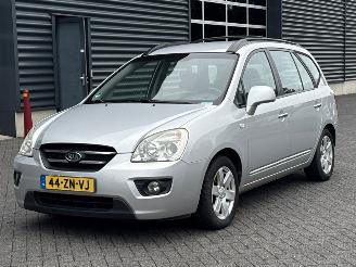 Coche accidentado Kia Carens 2.0i CVVT 16V MPV  Benzine 1.998cc 106kW (144pk) FWD 2008/4