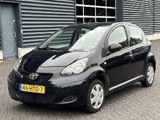 damaged passenger cars Toyota Aygo 1.0 12V VVT-i Hatchback  Benzine 998cc 50kW (68pk) FWD 2009/3