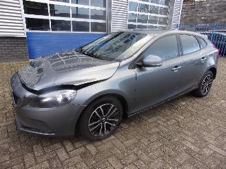 Damaged car Volvo V-40 1.5 T3 AUTOMAAT  R-DESIGN 2017/1