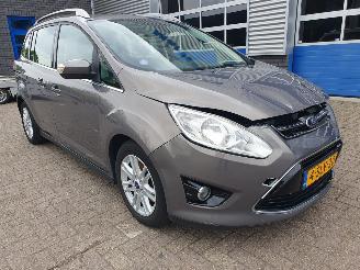 damaged passenger cars Ford Grand C-Max 1.0 Titanium 7persoons 2013/11