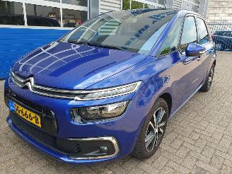 damaged passenger cars Citroën C4 PICASSO 1.2 PureTech Selection 2017/3