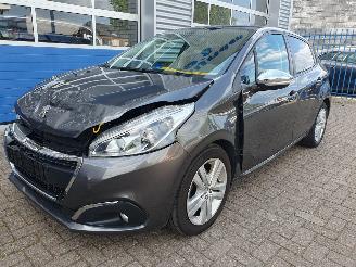 Unfallwagen Peugeot 208 1.2 PureTech Signature 2019/7