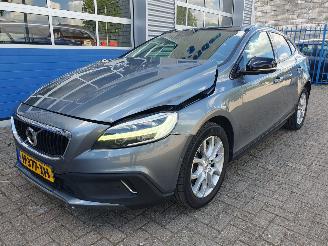 Schadeauto Volvo V-40 Cross Country 1.5 T3 Kinetic Automaat 2020/6