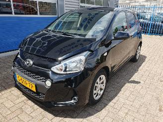 damaged passenger cars Hyundai I-10 1.0i Comfort 2019/12
