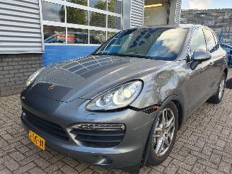 krockskadad bil auto Porsche Cayenne 4.8 S automaat 2013/5