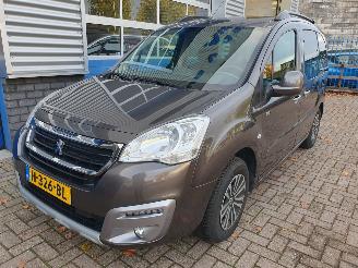 krockskadad bil auto Peugeot Partner 1.2 PureTech Active 2017/3