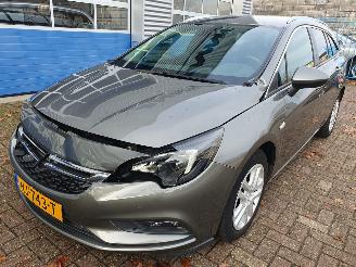 krockskadad bil auto Opel Astra SPORTS TOURER 1.6 CDTI Online Edition 2017/2