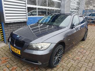 Vaurioauto  passenger cars BMW 3-serie 320i High Executive Automaat Schadevrij 2007/1