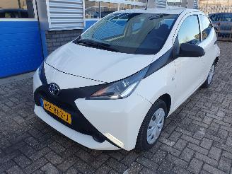 Schadeauto Toyota Aygo 1.0 VVT-i x-fun 2018/2