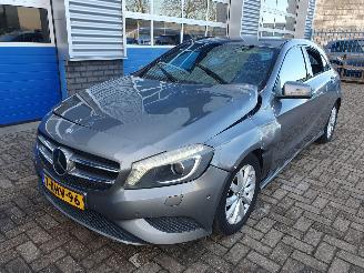 Schadeauto Mercedes A-klasse 180 CDI Edition Navigatie 4U3 2013/4