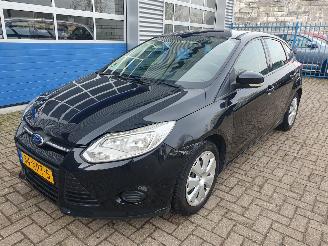 skadebil auto Ford Focus 1.0 EcoBoost Lease Trend 2012/6