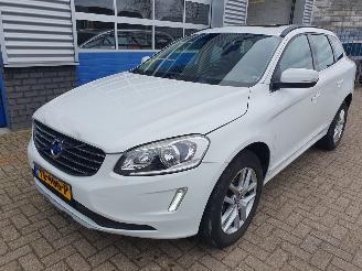 Voiture accidenté Volvo Xc-60 2.0 AUTOMAAT D4 FWD Summum 2015/9