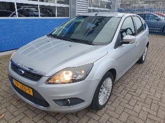 uszkodzony samochody osobowe Ford Focus 1.8 Limited schadevrij 2009/9
