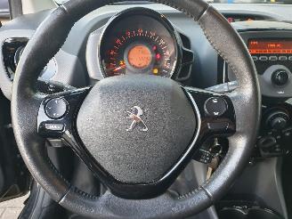 Peugeot 108 1.0 e-VTi Allure picture 17