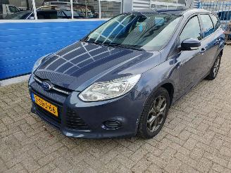 skadebil auto Ford Focus 1.0 EcoBoost Trend 2013/9