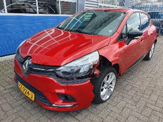 skadebil auto Renault Clio 0.9 TCe Limited 2016/11