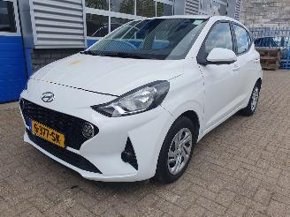 Vaurioauto  passenger cars Hyundai I-10 1.0 Comfort 2023/4