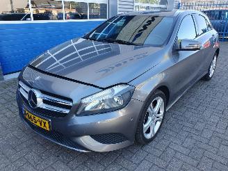 skadebil auto Mercedes A-klasse 180 Ambition 2015/8