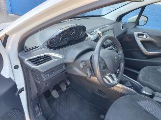 Peugeot 2008 1.2 PureTech Blue Lion picture 12