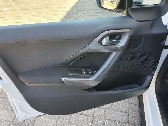 Peugeot 2008 1.2 PureTech Blue Lion picture 11