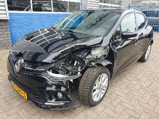 skadebil auto Renault Clio 0.9 TCe Limited 2019/2