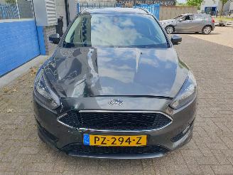 Ford Focus 1.0 Titanium picture 8