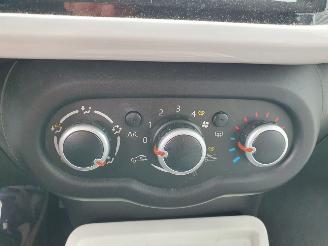 Renault Twingo 1.0 SCe Collection picture 23