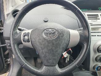Toyota Yaris 1.3 VVTi Terra schadevrij picture 17