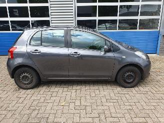Toyota Yaris 1.3 VVTi Terra schadevrij picture 6