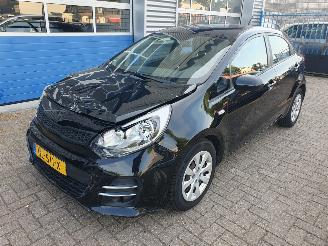 Coche accidentado Kia Rio 1.2 CVVT ComfortLine 2015/6
