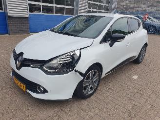 skadebil auto Renault Clio 0.9 TCe ECO Night&Day 2016/6