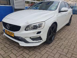 Vaurioauto  passenger cars Volvo V-60 2.4 D5 Twin Engine R-Design Automaat Hybrid 2016/6