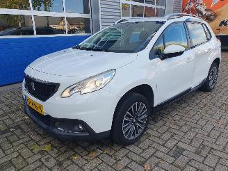 krockskadad bil auto Peugeot 2008 1.2 PureTech Blue Lion 2017/1