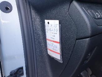 Peugeot 2008 1.2 PureTech Blue Lion picture 15