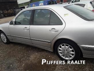 Mercedes E-klasse E (W210), Sedan, 1995 / 2002 2.7 E-270 CDI 20V picture 4