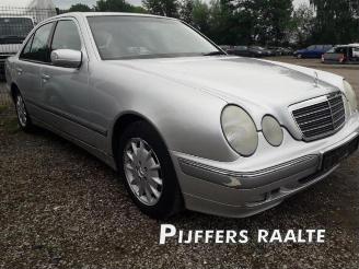 Vrakbiler auto Mercedes E-klasse E (W210), Sedan, 1995 / 2002 2.7 E-270 CDI 20V 2000/3